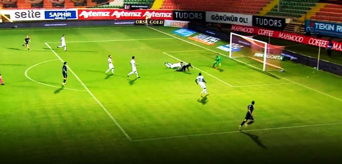 Alanyaspor - Fenerbahçe maçında kural hatası iddiası!