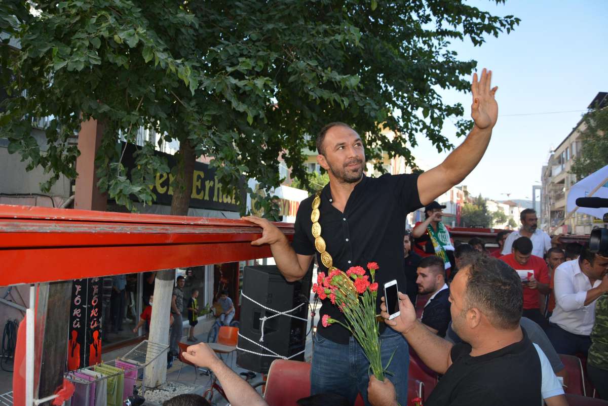 Ali Gürbüz, baba ocağı Korkuteli'nde coşkuyla karşılandı