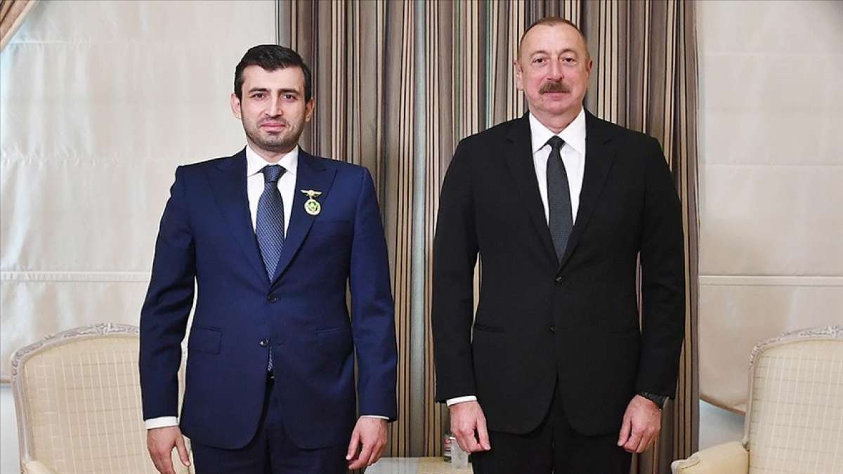 Aliyev, Baykar Teknik Müdürü Selçuk Bayraktar'a 'Karabağ Nişanı' takdim etti