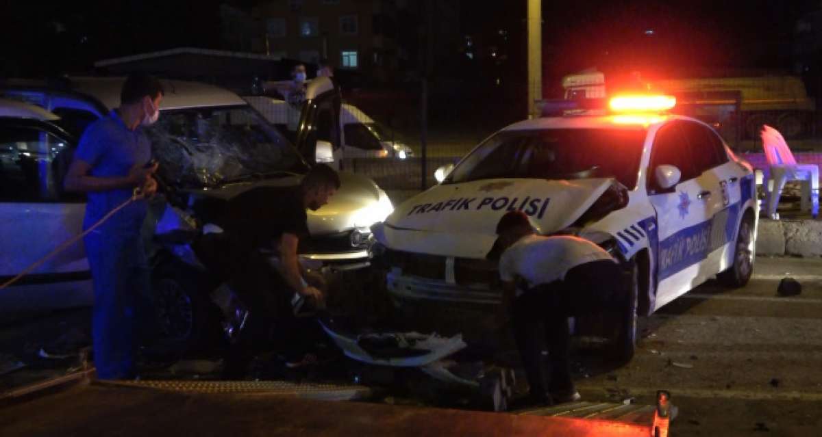 Alkollü sürücü trafik denetim noktasına daldı: 1'i polis memuru 3 yaralı