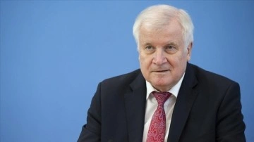 Almanya İçişleri Bakanı Seehofer'den AB’ye 'Polonya’ya yardım edin' çağrısı
