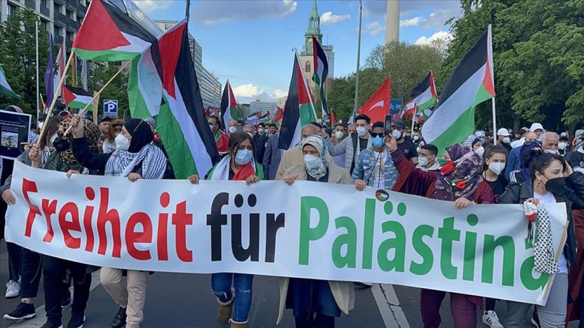 Almanya'da İsrail'in Filistin'e yönelik saldırıları protesto edildi