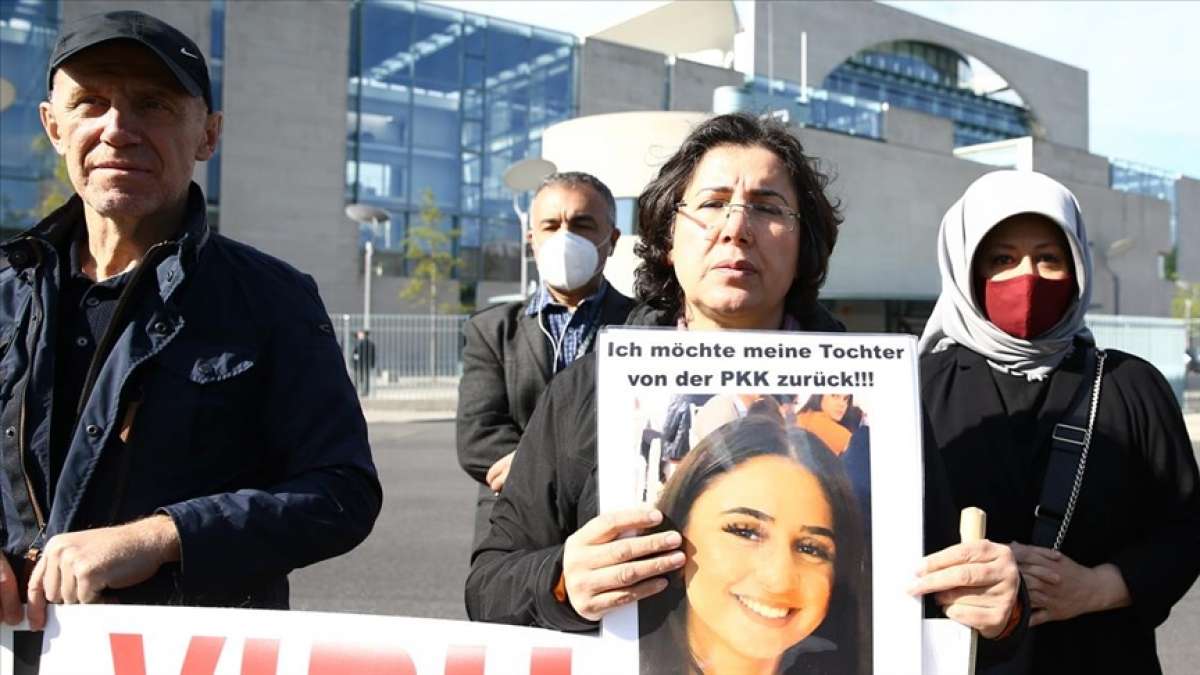 Almanya'da kızı PKK tarafından kaçırılan anne eylemini Başbakanlık önünde sürdürüyor