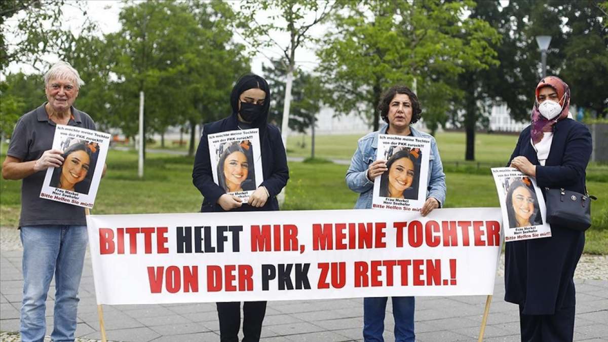 Almanya'da kızı PKK tarafından kaçırılan anne yeniden Başbakanlık önündeki eylemine başladı