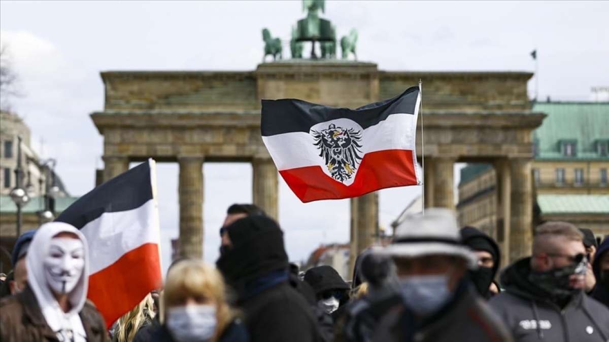 Almanya'da Kovid-19 tedbirlerini protestolarda çok sayıda gözaltı
