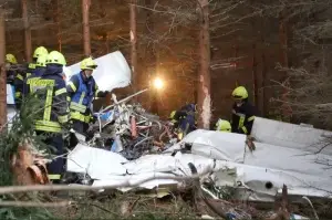 Almanya'da küçük uçak düştü: 1 ölü