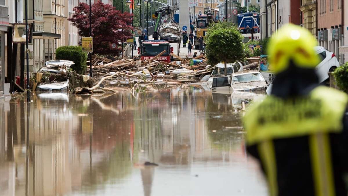 Almanya'da sel nedeniyle 6 binanın çökmesi sonucu 30 kişi aranıyor