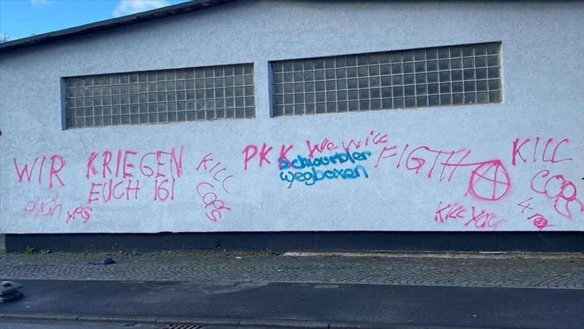 Almanya'da terör örgütü YPG/PKK, cami ve kültür merkezinin duvarına tehdit mesajı yazdı