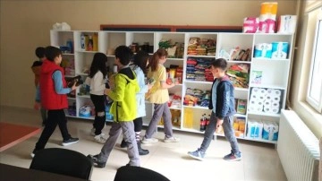 Amasya'da ilkokulda depremzede öğrenciler için "Sosyal Market" kuruldu
