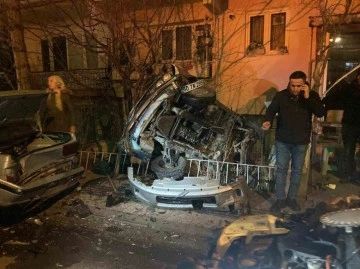 Amasya’da kontrolden çıkan otomobil yol kenarındaki otomobillere çarptı: 3 yaralı