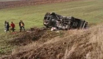 Amasya'da minibüs devrildi: Çok sayıda yaralı var