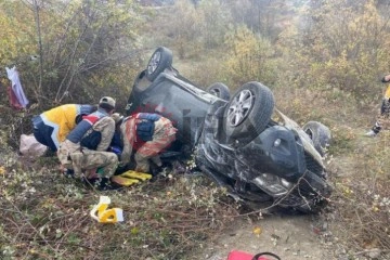 Amasya'da otomobil dere yatağına uçtu: 1 ölü, 4 yaralı