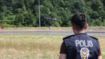Anadolu Otoyolu'nda emniyet şeridi ihlali dron desteğiyle tespit ediliyor