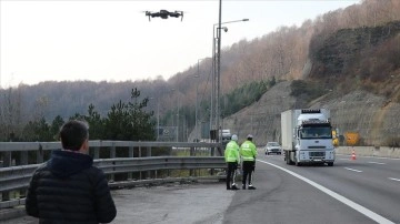Anadolu Otoyolu'nda kurallara uymayan sürücüler drondan kaçamadı