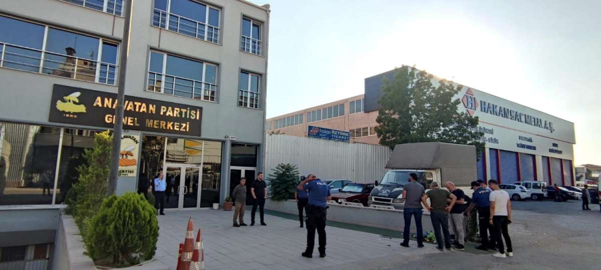 Anavatan Partisi Genel Merkezi önünde şüpheli çanta alarmı
