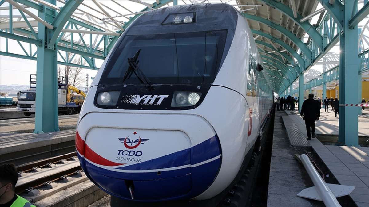 Ankara-Sivas YHT hattının performans testlerini yapan tren yeniden Sivas'a geldi