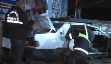 Ankara'da duvara çarpan otomobilin sürücüsü hayatını kaybetti