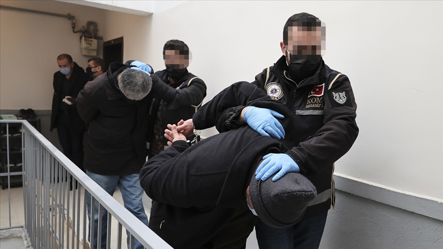 Ankara'da göze evinde yakalanan FETÖ firarisi emektar itimat müdürleri tutuklandı