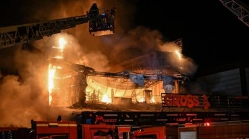 Ankara'da market zincirinin bir şubesinde yangın