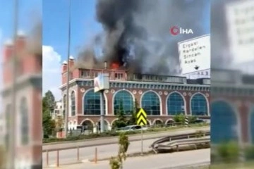 Ankara’da özel bir hastanenin çatısında yangın çıktı