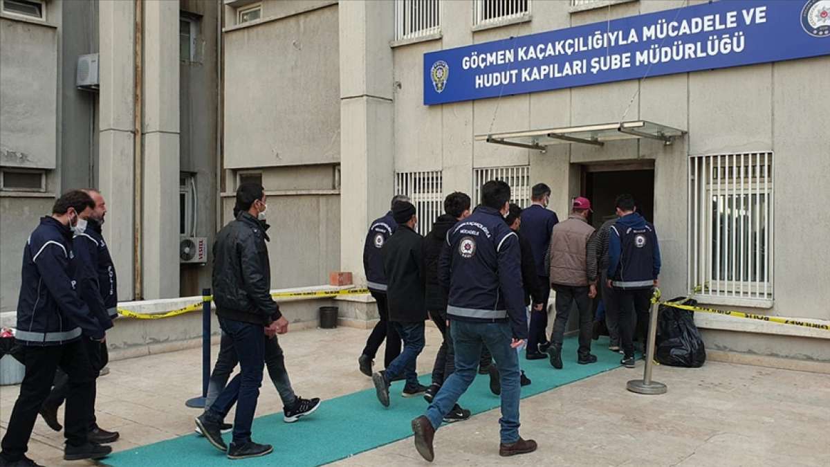 Ankara'da polisin düzenlediği 4 ayrı operasyonda 48 düzensiz göçmen yakalandı