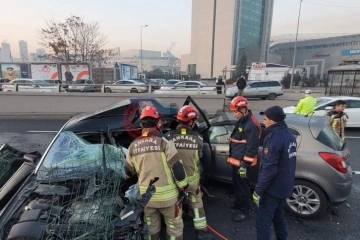 Ankara’da refüje çarpan otomobile başka bir araç çarptı: 1 ölü, 1 yaralı