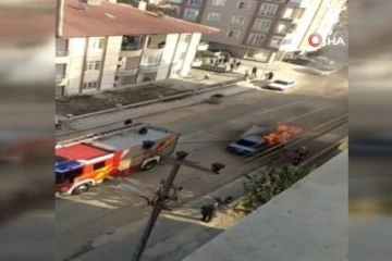Ankara’da seyir halindeki araç alev aldı