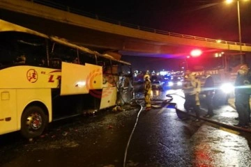 Ankara’da seyir halindeki yolcu otobüsü yanarak kullanılamaz hale geldi