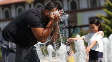 Ankara'da sıcaktan bunalanların adresi ıslanma havuzları oldu