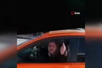 Ankara'da taksi şoförünün vatandaşlara küfrettiği anlar kamerada