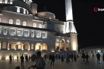 Ankara'da vatandaşlar Kadir Gecesi'nde camilere akın etti