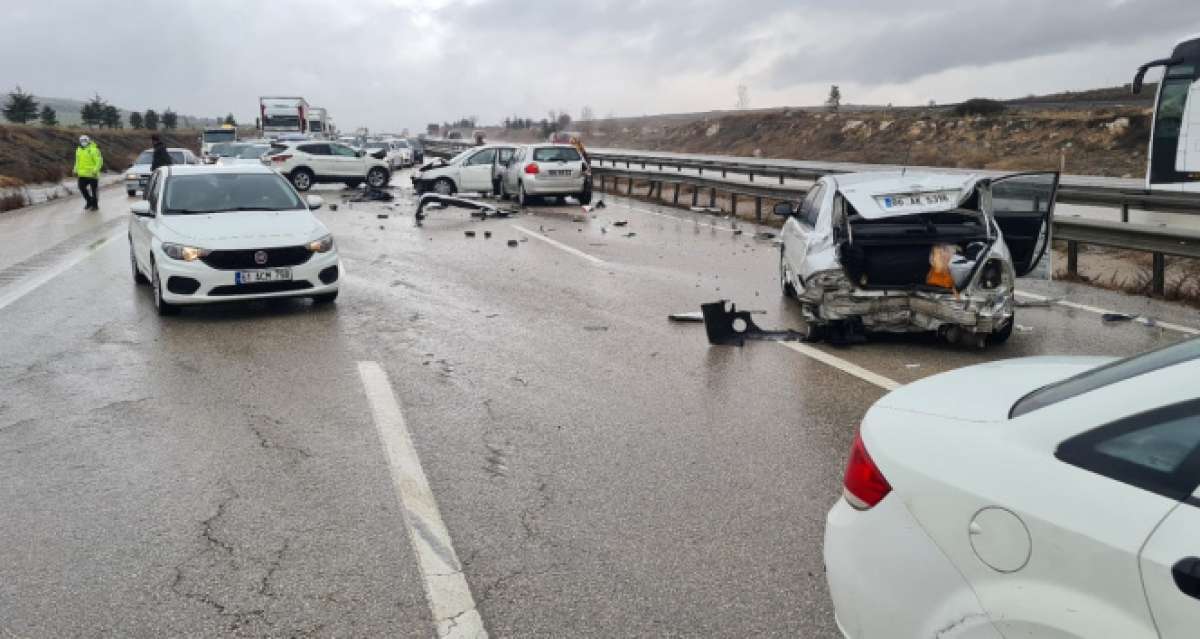 Ankara'da zincirleme trafik kazası: 4 yaralı