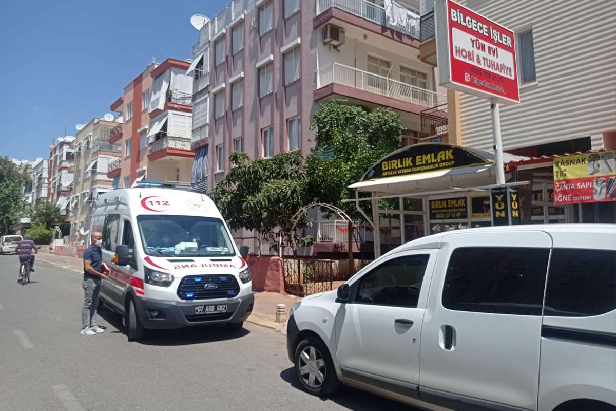 Antalya'da bimekan şahıs, emlakçıda ölü bulundu