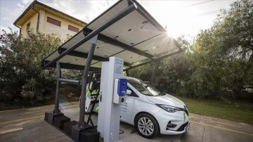 Antalya'da elektrikli araçlar için güneş enerjili otopark "Solar Carport" geliştirild