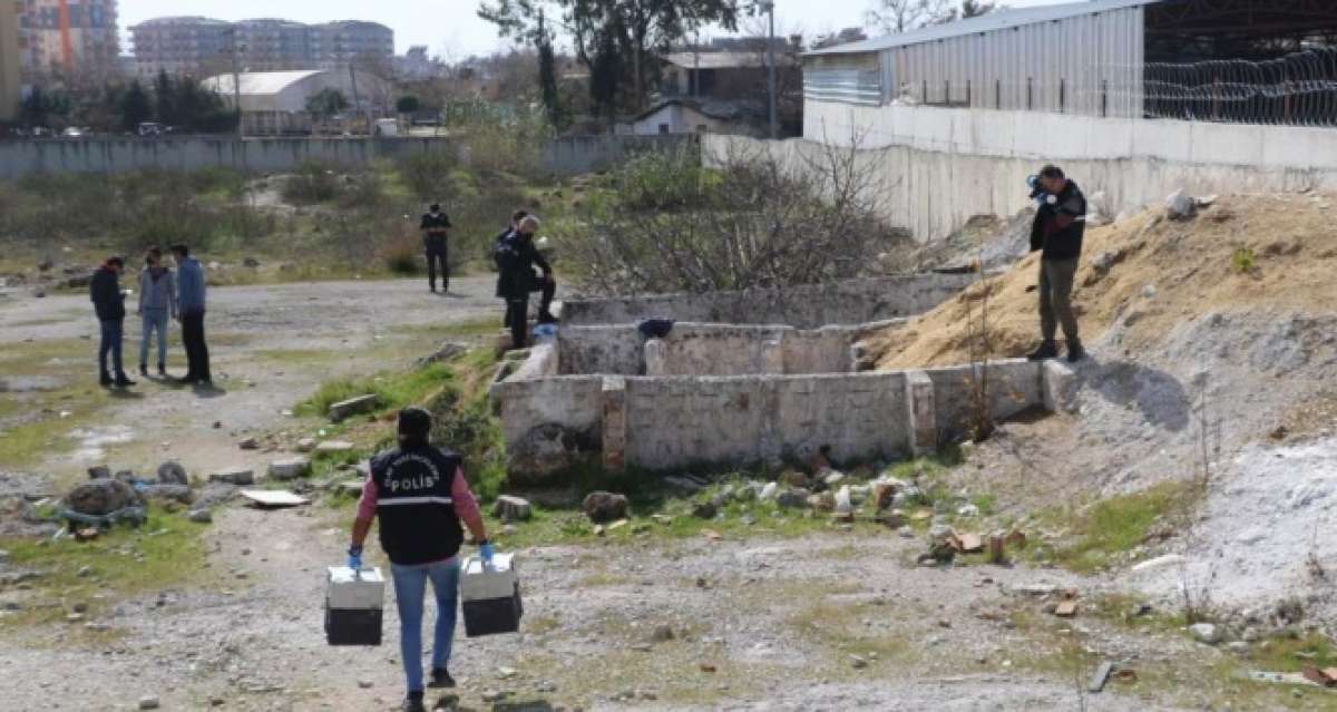 Antalya'da etrafı duvarlarla örülü boş arazide erkek cesedi bulundu