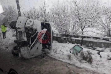 Antalya'da minibüs devrildi, 5 öğretmen ve 1 öğrenci yaralandı