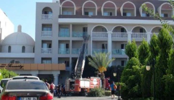Antalya'da otel saunasında yangın! Hastaneye kaldırıldılar