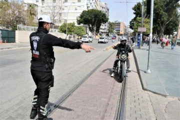 Antalya'da polisin şok denetimine tramvay yolunda yakalanan gencin son pişmanlığı fayda etmedi