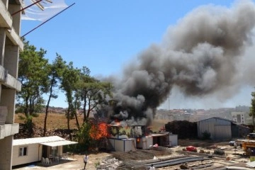 Antalya’da şantiye yatakhanesinde korkutan yangın
