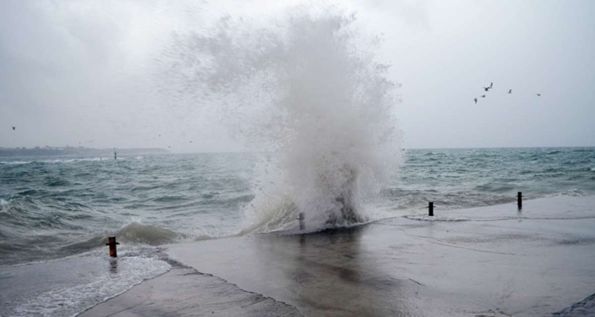 Antalya'da şiddetli fırtına uyarısı