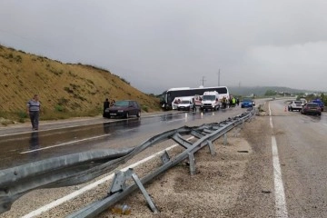 Antalya’da yoldan çıkan otobüs toprak yığınına çarptı: 10 yaralı