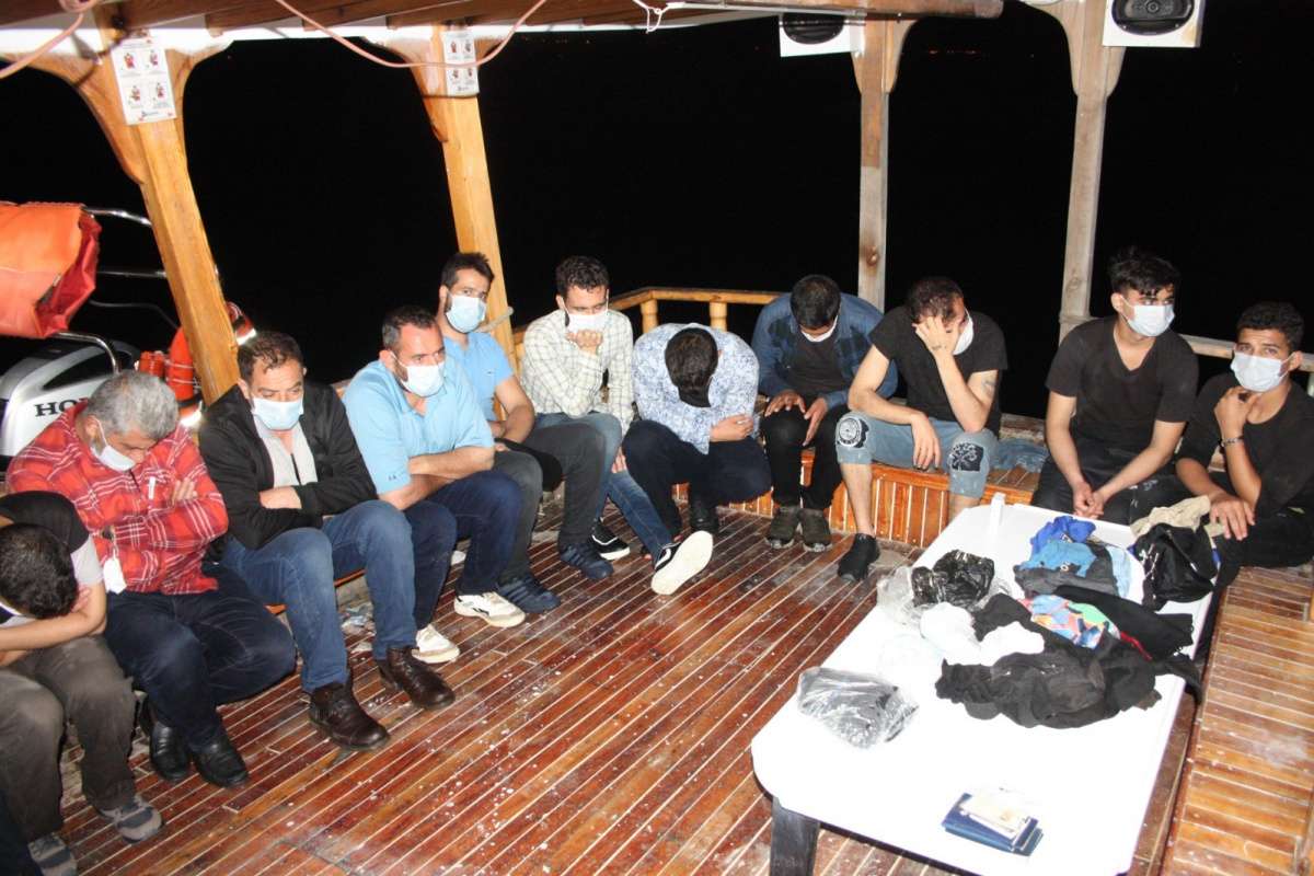 Antalya'dan Kıbrıs'a geçmeye çalışan 18 göçmen yakalandı