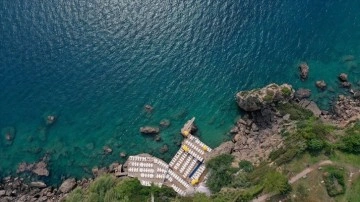 Antalya'nın falez plajları ziyaretçilerine hizmet vermeye başlıyor