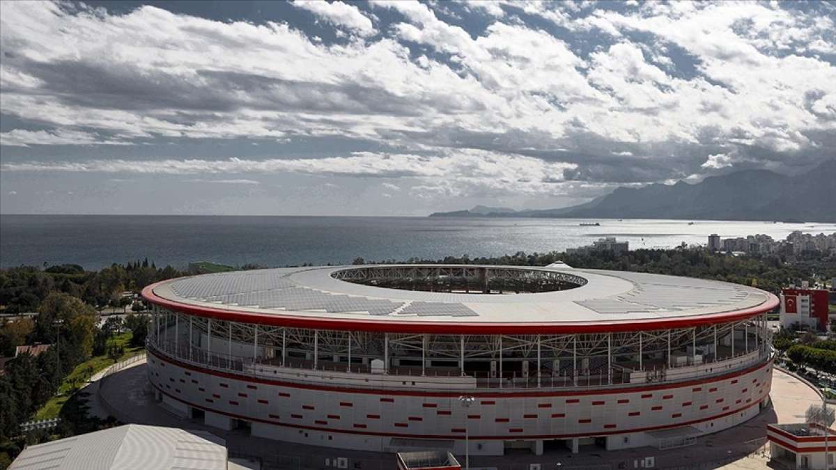 Antalya'nın 'güneş enerjili' stadyumundan 600 hanenin yıllık elektrik ihtiyacı karşıl