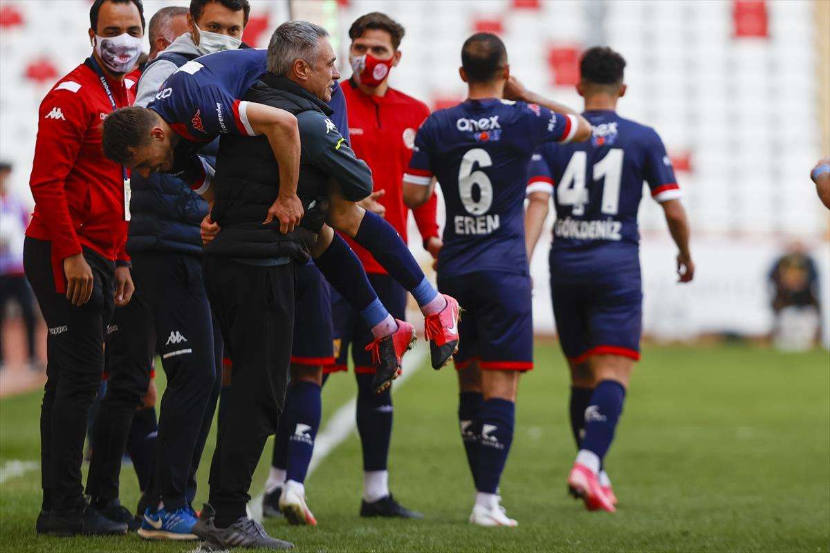 Antalyaspor, 1-0 yenik duruma düştüğü maçta Erzurumspor'u 3-1 mağlup etti