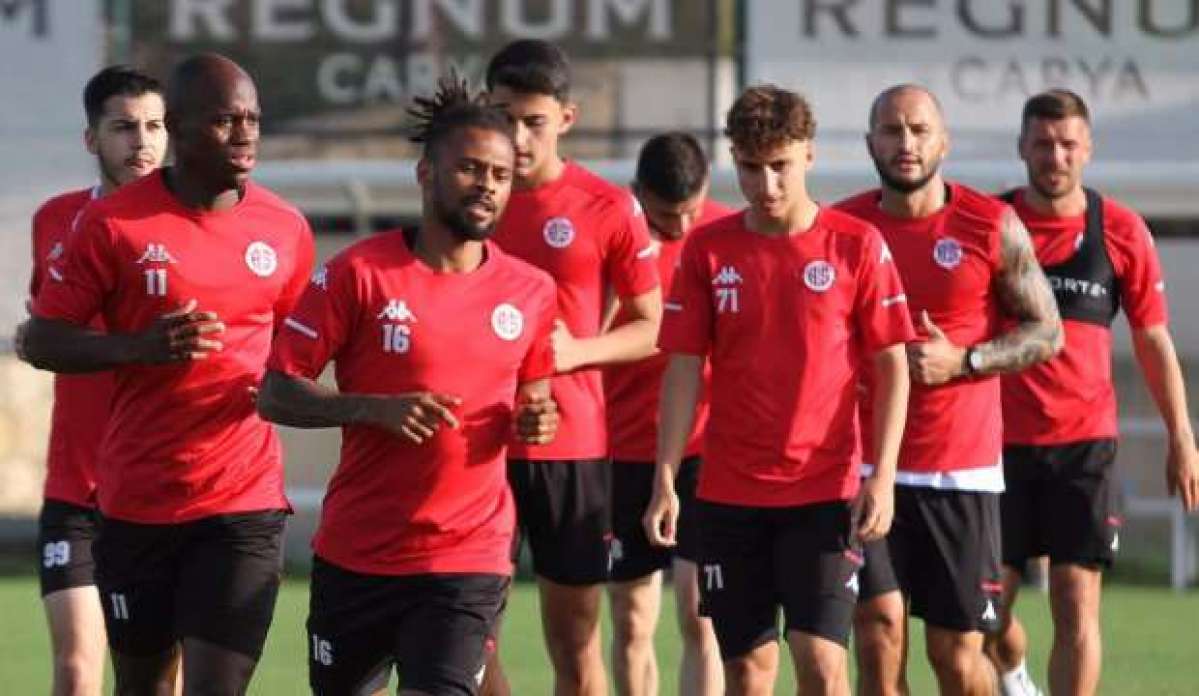 Antalyaspor oynamadan ligde kalmayı garantiledi