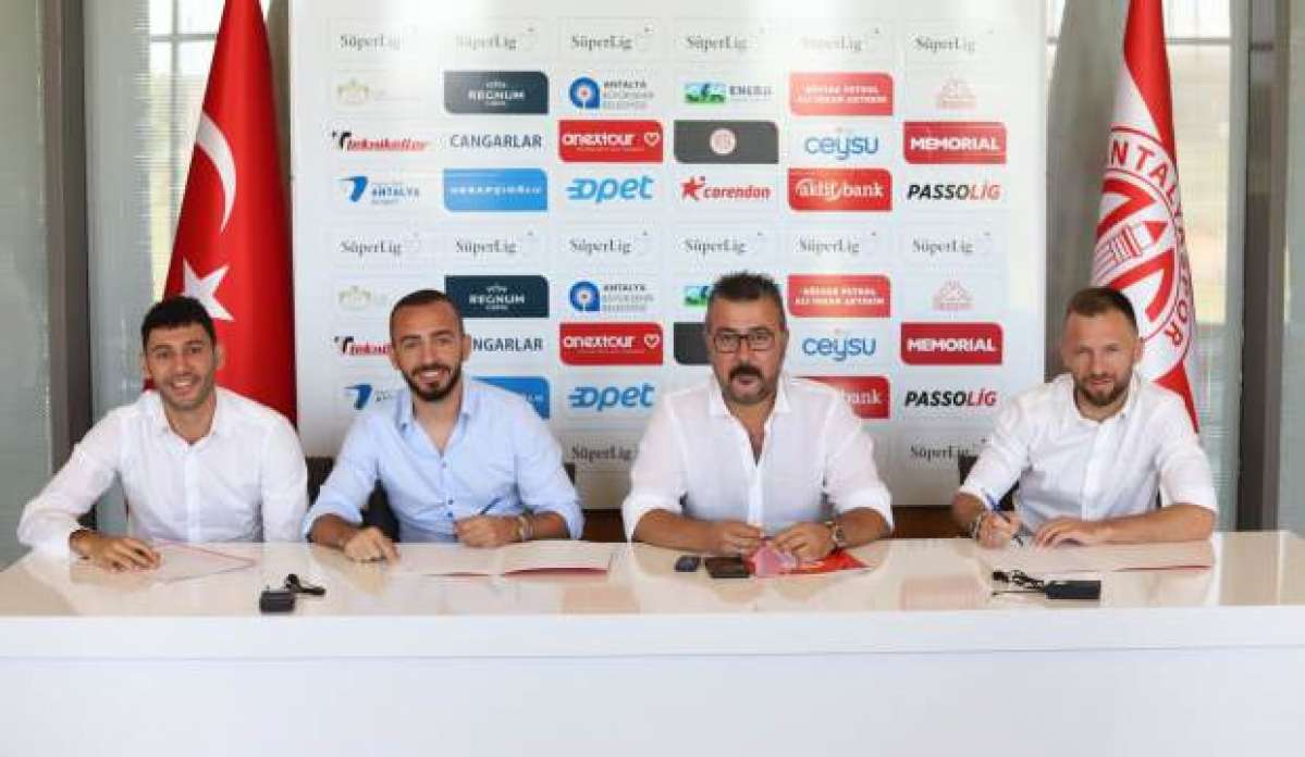 Antalyaspor'da 3 imza birden!