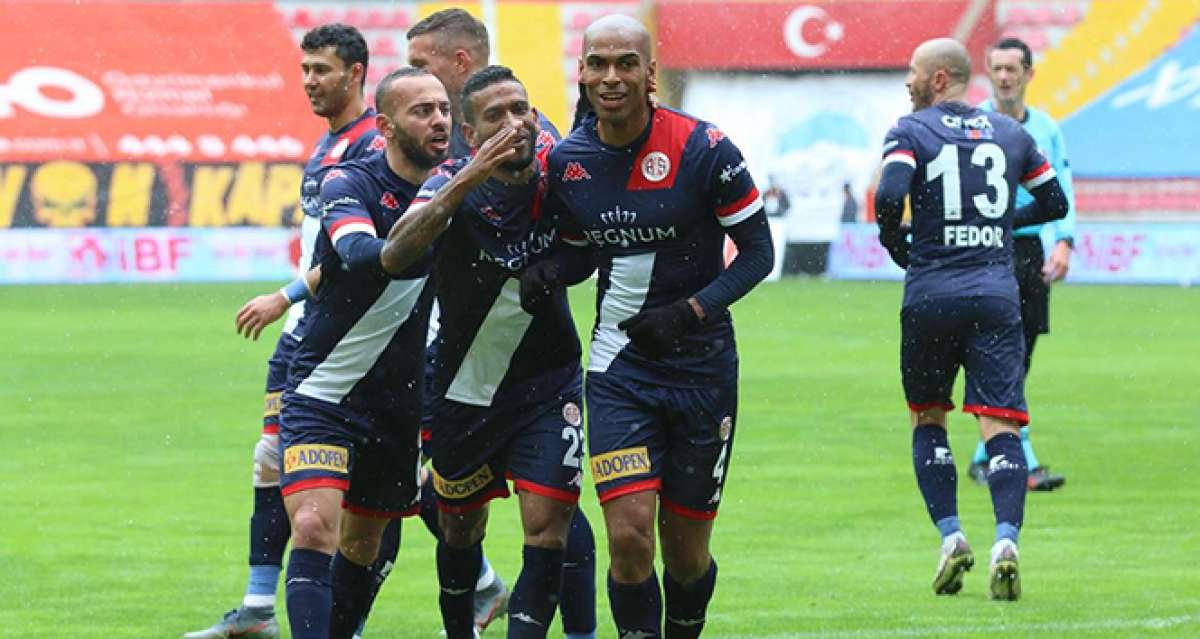 Antalyaspor'da Naldo 1 attı, 3 getirdi