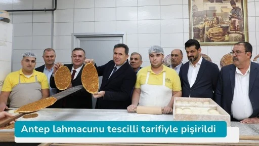 Antep lahmacunu tescilli tarifiyle pişirildi