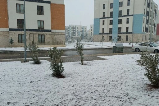 Araban'daki kar yağışı kuraklık korkusunu sonlandırdı, &ccedil;ift&ccedil;inin y&uuml;z&uuml;n&uuml; g&uuml;ld&uuml;rd&uuml;